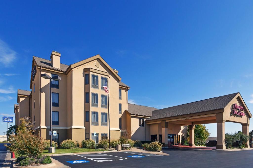 Hampton Inn & Suites Tulsa-Woodland Hills Main image 1